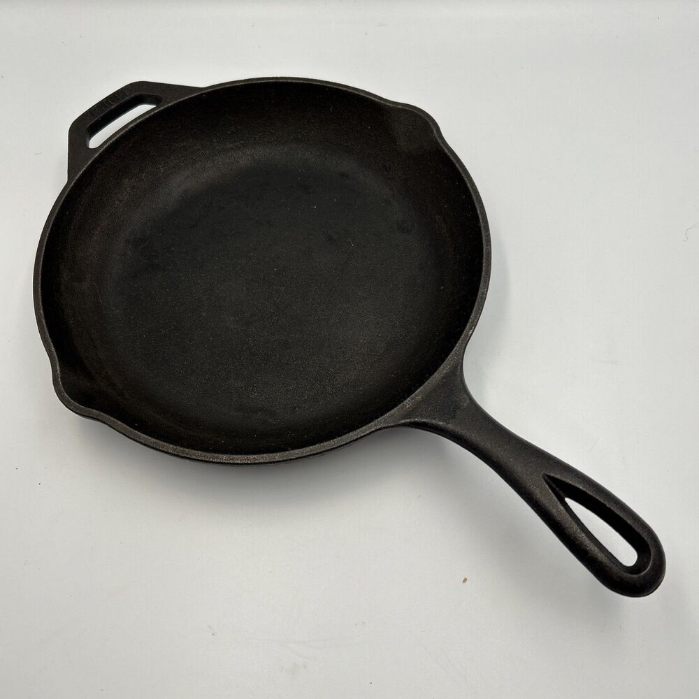 Vintage 8SK 10" Lodge Cast Iron Skillet W/Assist Handle USA